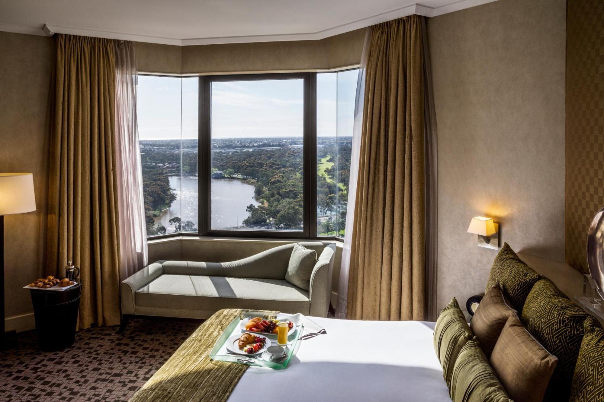 One-Bedroom Luxury Suite,1624317245:JPEG