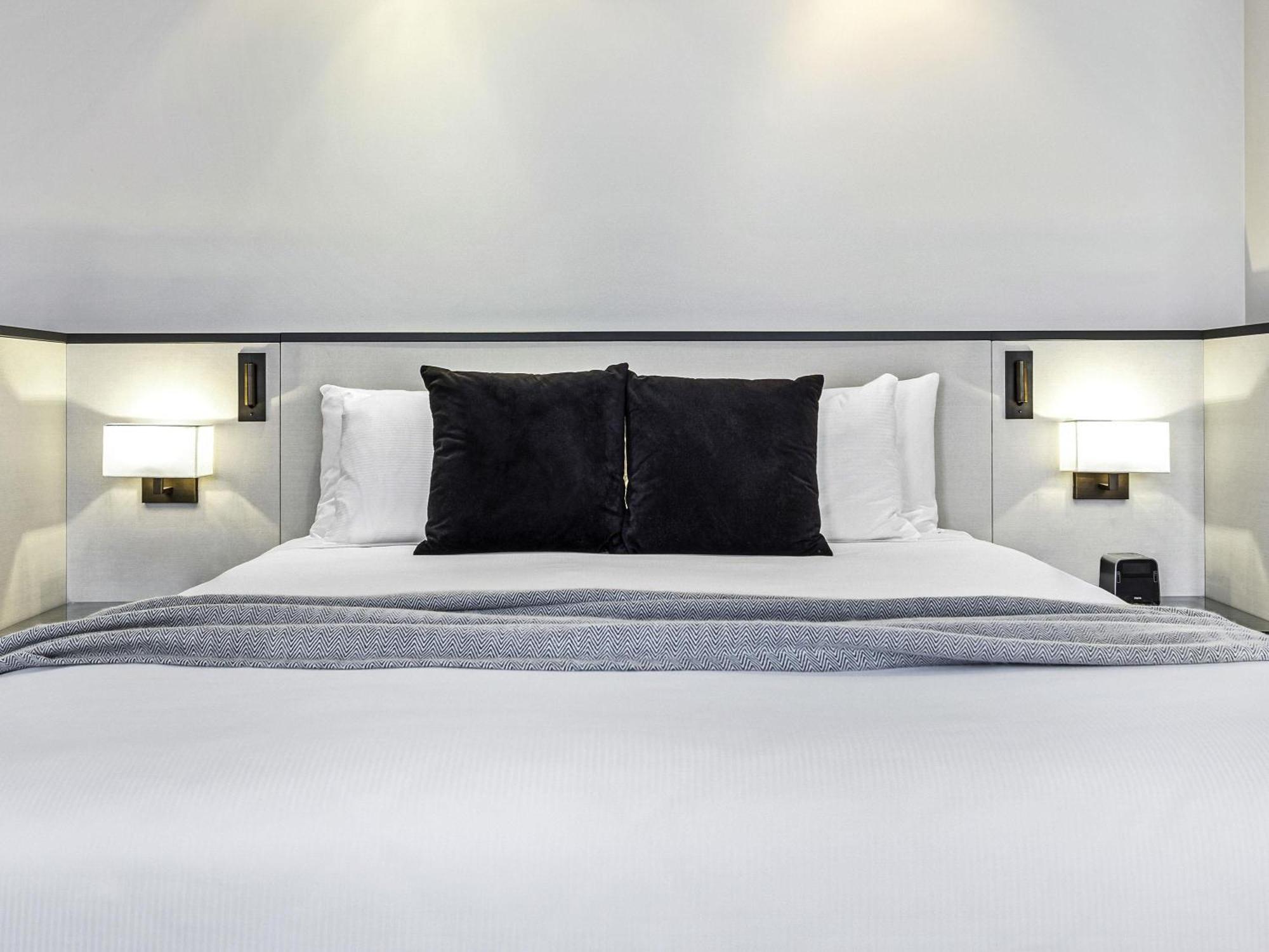 Peppers Premium Deluxe King Room